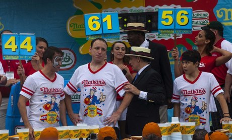 Vítz soute  Hot Dog Eating Contest 2015.