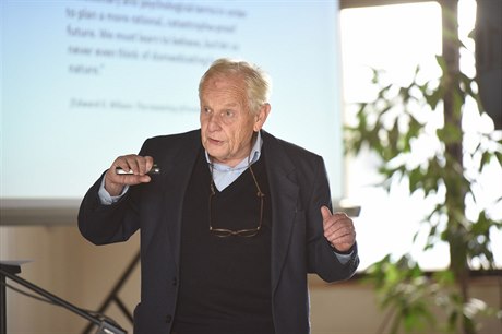 Profesor Jan Svoboda, biolog.