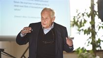 Profesor Jan Svoboda, biolog. Profesor Jan Svoboda, biolog.