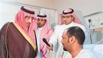 Korunn princ a ministr vnitra Sadsk Arbie Mohamed bin Njif hovo s muem,...