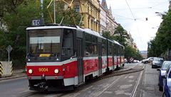 Tramvaj KT8D5 na praských Vinohradech.