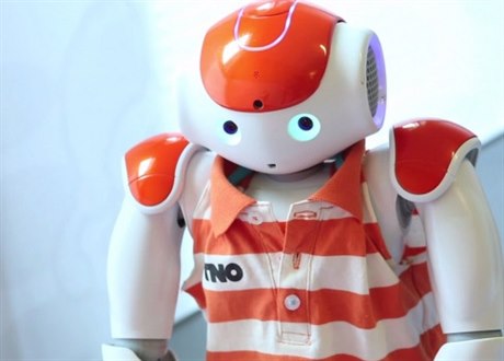 Robot Charlie pomáhá dtem s cukrovkou