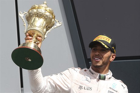 Lewis Hamilton má po období smutku zase dvod k radosti.