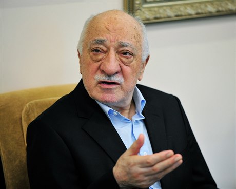 Fethullah Gülen reaguje na Erdoganovo obvinní z pípravy vojenského pevratu