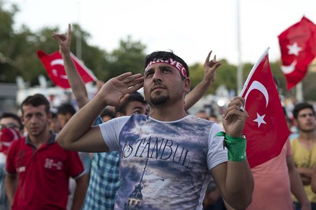 Erdoganv píznivce bhem manifestace na podporu tureckého prezidenta