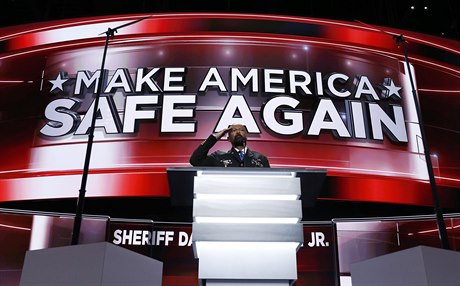 Make America safe again (Udlat Ameriku znovu bezpenou).Delegáti...