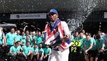 Lewis Hamilton slaví triumf v Silverstone. | na serveru Lidovky.cz | aktuální zprávy