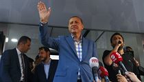 Tayyip Erdogan promlouv ke svm lidem po zmaenm pokusu o vojensk pevrat