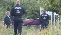 Němečtí policisté u těla zabitého útočníka. | na serveru Lidovky.cz | aktuální zprávy