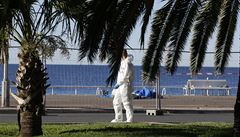 Francouzské Nice v ranních hodinách po teroristickém útoku.