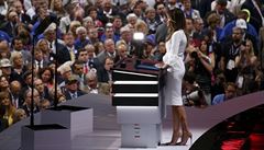 Melania Trump pronáí e na podporu svého manela na republikánském sjezdu v...