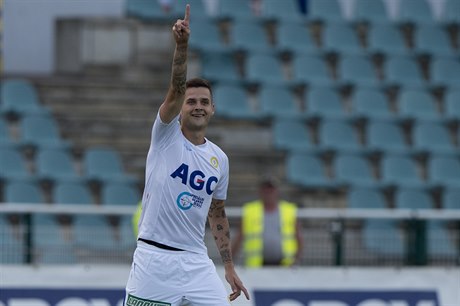 Roman Potoný z Teplic se raduje z prvního gólu sezony.
