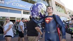 Bersain Gutierrez, fanouek superhrdiny Supermana, dorazil na zahájení...
