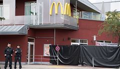 Policie v sobotu hlídkovala u restaurace McDonalds, kde stelba zaala.