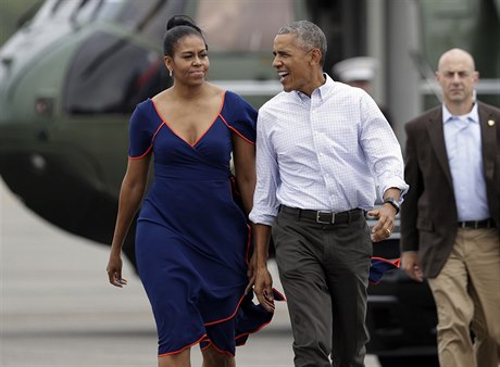 Obama s rodinou zahájil na ostrov Marthas Vineyard svou dovolenou.