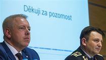 Ministr vnitra Milan Chovanec (vlevo) a policejní prezident Tomáš Tuhý. Ministr vnitra Milan Chovanec (vlevo) a policejní prezident Tomáš Tuhý.