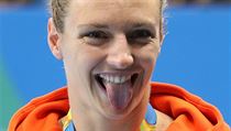Maďarská plavkyně Katinka Hosszuová si právě na krk pověsila první zlatou... | na serveru Lidovky.cz | aktuální zprávy