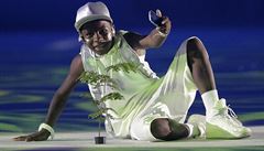 Dvanáctiletý brazilský rapper MC Soffia bhem slavnostního zahájení...
