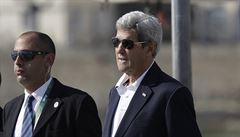 Ministr zahranií USA John Kerry sleduje zahájení cyklistického závodu na OH v...