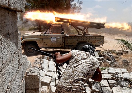 Libyjské vládní jednotky za pomocí amerických sil dobily vtinu msta Syrty.
