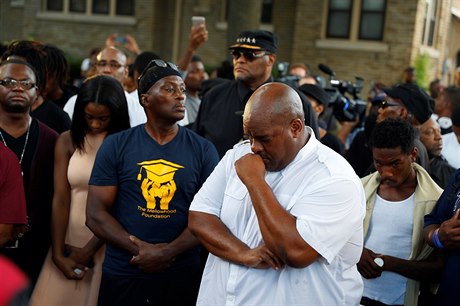 ernoská komunita truchlí nad zavradným idiem ve mst Milwaukee.