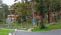 Speciálním hřištěm určeným pro všechny věkové kategorie je lanové centrum. | na serveru Lidovky.cz | aktuální zprávy