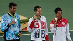 Zleva: stíbrný Juan Martin del Potro, zlatý Andy Murrray a bronzový Kei...