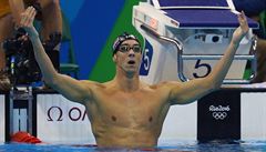 Michael Phelps se raduje z triumfu v závod na 200 metr motýlek.