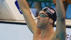 Michael Phelps se raduje z triumfu v závod na 200 metr motýlek.