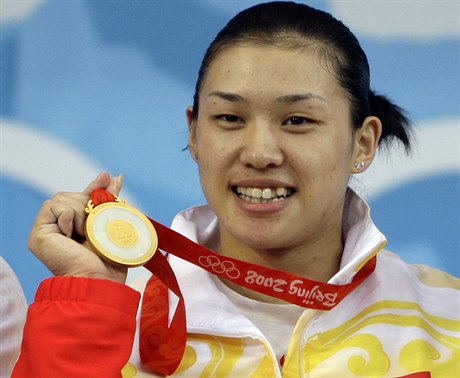 Cchao Lej se svoji zlatou medailí z Pekingu, kterou bude muset nejspíe vrátit.