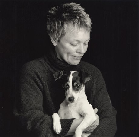 Laurie Andersonová se svým psem Lolabelle