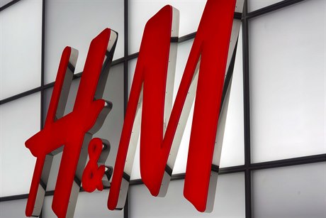 Logo H&M.