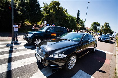 Luxusní limuzína Jaguar XJ, kterou poídila policie k rozíení vozového parku.