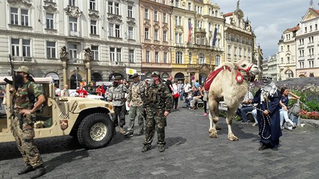 Martin Konvika a jeho pívrenci vydsili lidi na Staromstském námstí. Do...