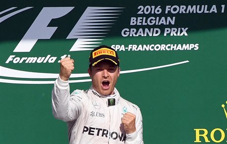 Nico Rosberg na pódiu pi Velké cen Belgie