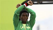 Etiopan Feyisa Lilesa a jeho gesto.