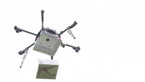 Dron doručuje zásilku. | na serveru Lidovky.cz | aktuální zprávy