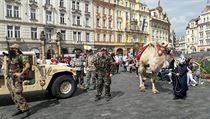 Martin Konvika a jeho pvrenci vydsili lidi na Staromstskm nmst. Do...