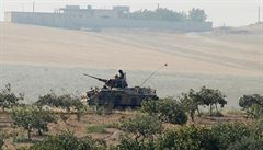 Turecký tank na hranici se Sýrií.