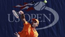 Chorvat Ivo Karlovič servíruje na US Open. | na serveru Lidovky.cz | aktuální zprávy