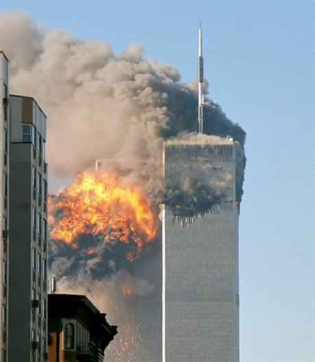 V 9.03 narazilo druhé leradlo do druhé ve World Trade Center.
