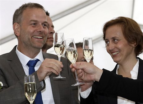 lenové protiislámské strany Leif-Erik Holm (vlevo) a Beatrix von Storchová se...
