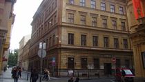 Pětipodlažní rohový dům byl v minulosti divadlem, sloužil i jako kancelřská a... | na serveru Lidovky.cz | aktuální zprávy