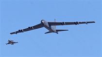 Přílet strategického bombardéru B-52, který přistál na letišti v Ostravě... | na serveru Lidovky.cz | aktuální zprávy