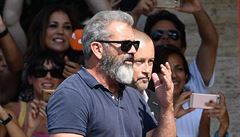 Reisér a herec Mel Gibson arrives pijel na plá Lido prezentovat svj film.
