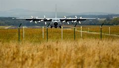 Pílet transportního letounu C-130 na bývalé vojenské letit v Hradci Králové.