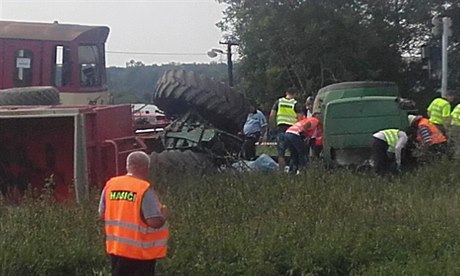 Ve Vnorovech na Hodonínsku se 13. záí srazil osobní vlak s traktorem.