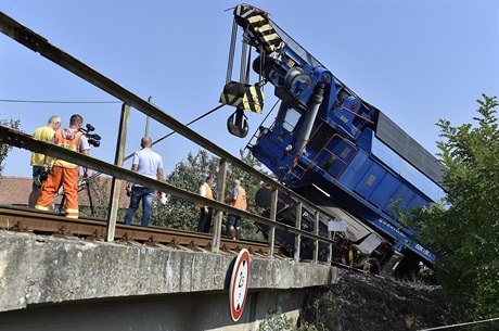 Na elezniní trati ve Vnorovech na Hodonínsku, kde se 13. záí srazil osobní...