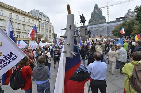 V horní ásti Václavského námstí v Praze se 17. záí seli odprci islámu na...