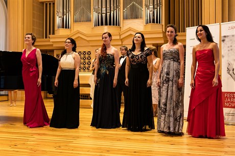 Závrený koncert absolvent interpretaních kurz 2015 a 2016 v Litni v rámci...